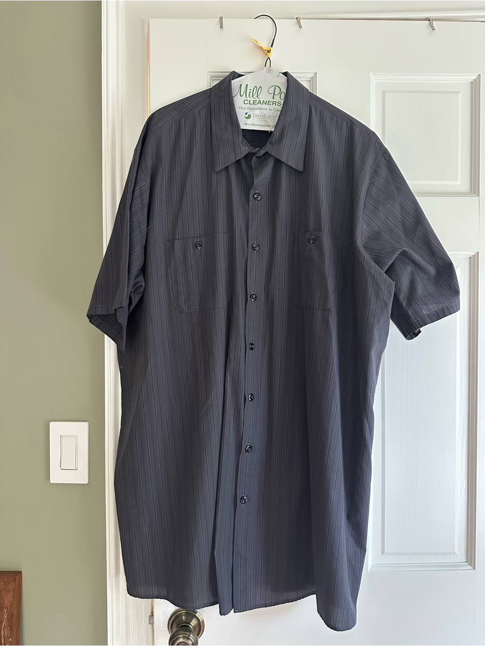 Men's Short-Sleeve Button-Up Shirt in Charcoal Gray